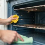 Jak umyć piekarnik? Przewodnik krok po kroku do czyszczenia