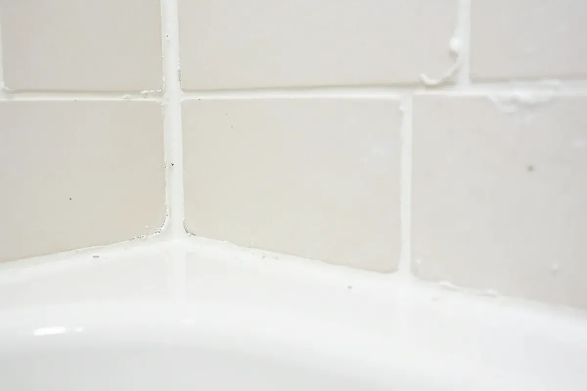 Jak wyczyścić fugi pod prysznicem? Skuteczne metody i porady