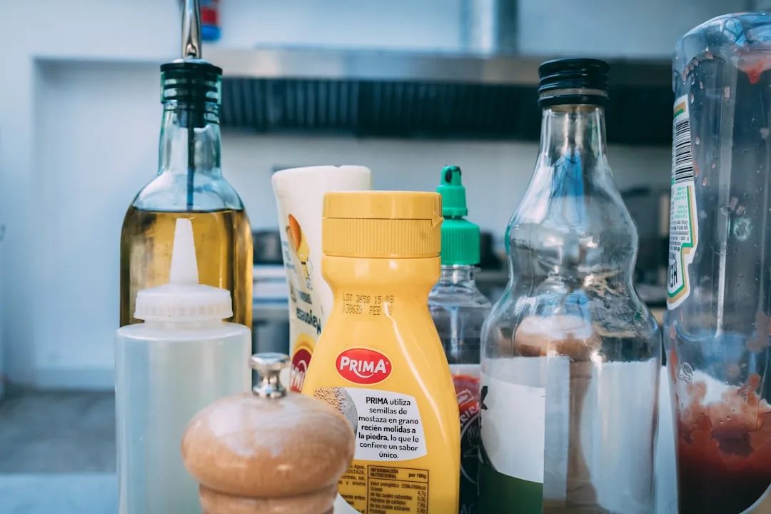 Jak wyczyścić zmywarkę sodą i octem – Skuteczne metody i korzyści