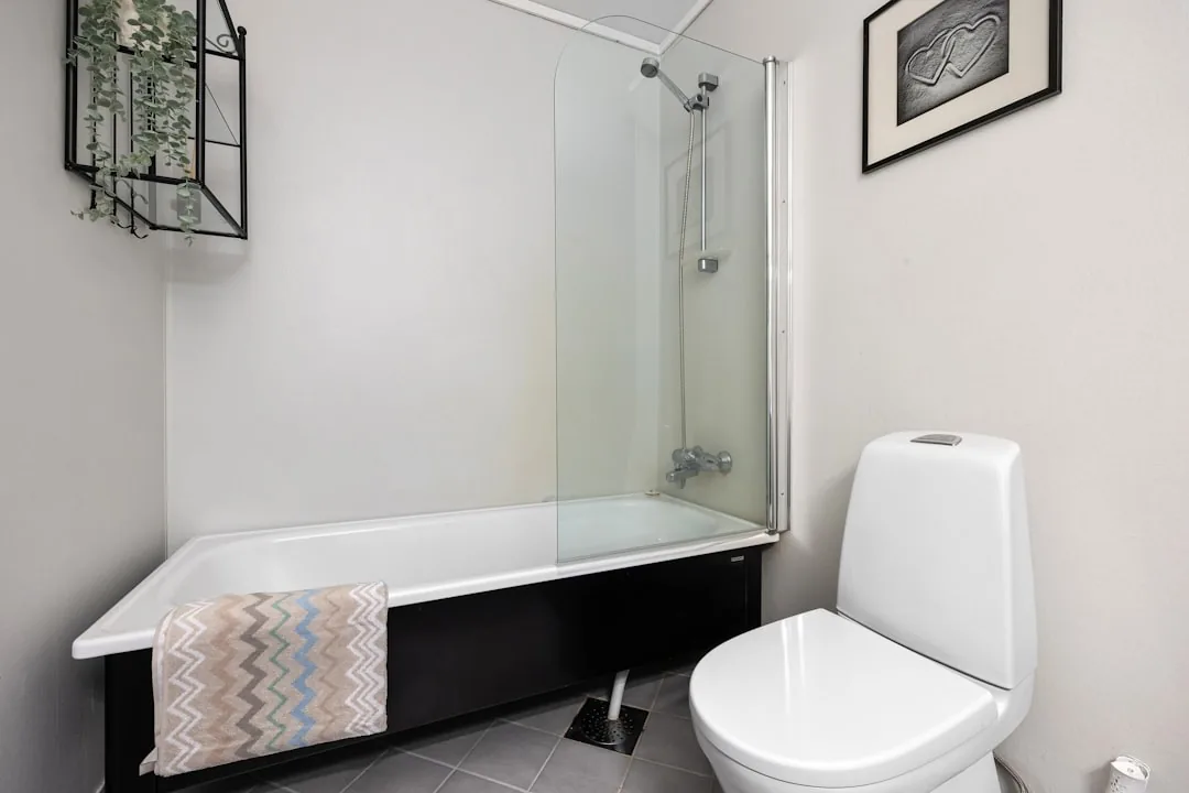 Jak zabudować wannę? Praktyczny przewodnik i porady